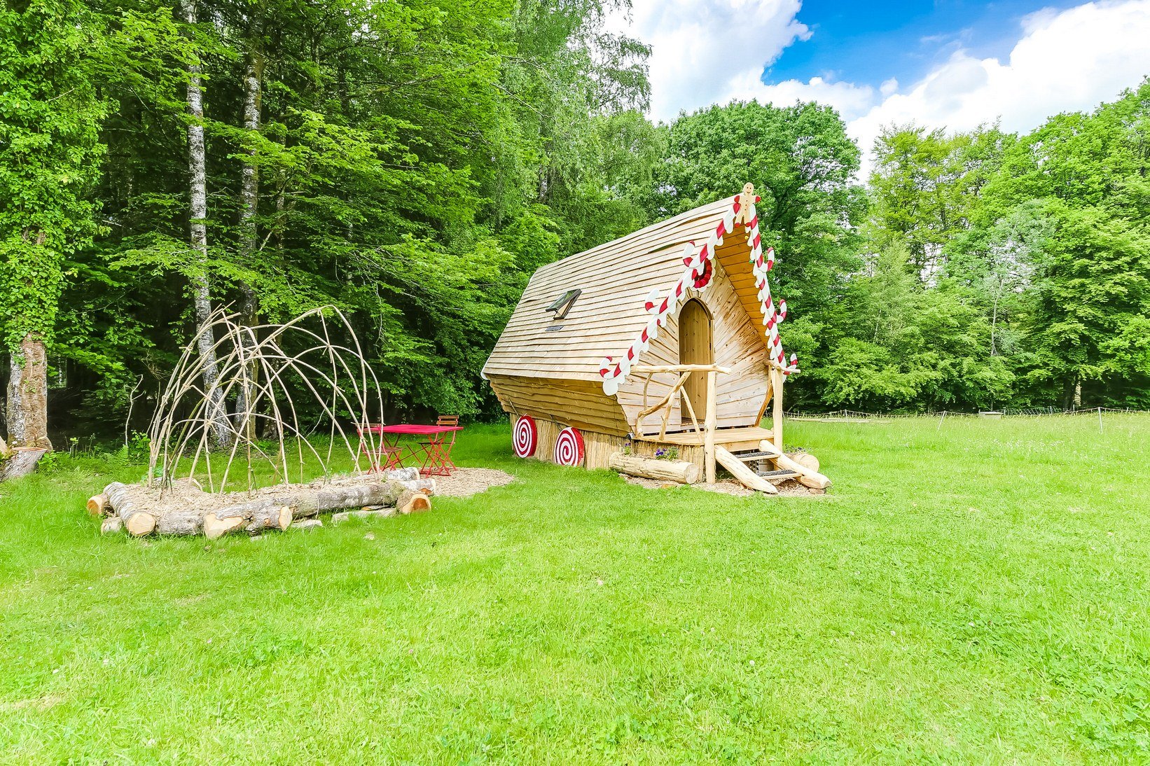 Cabane à l'orée du bois extérieur