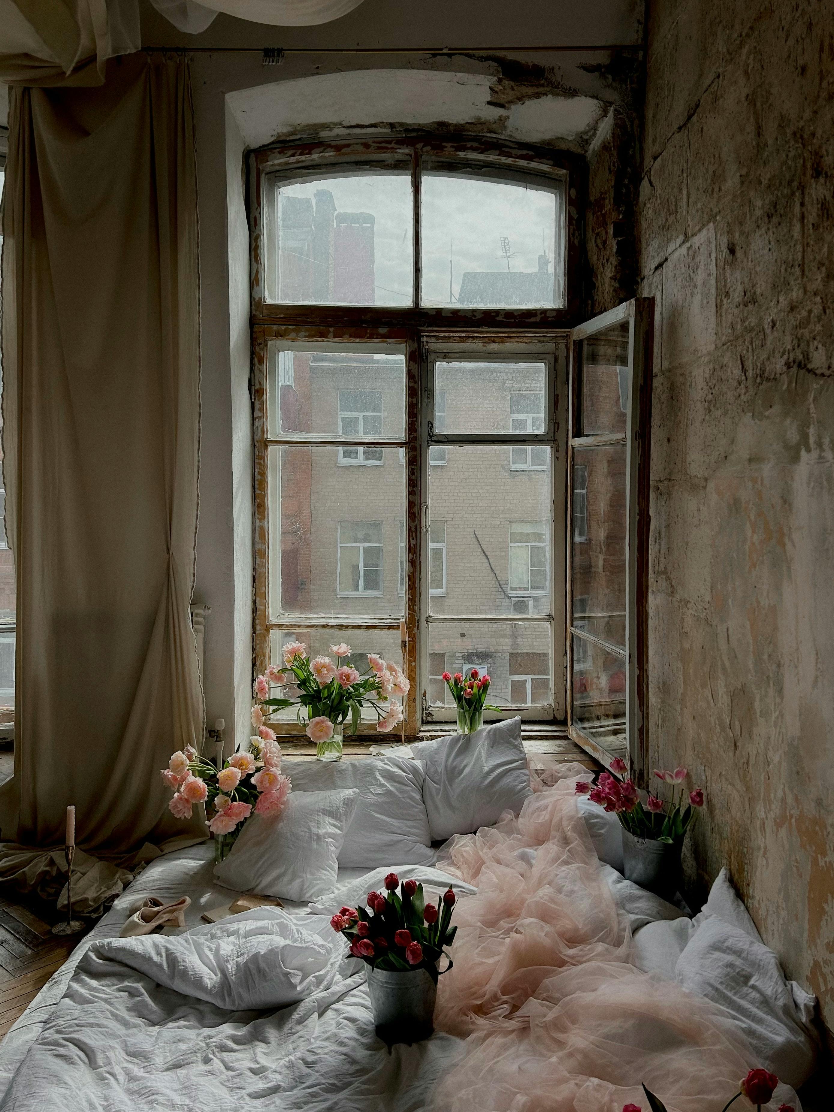 Chambre romantique ou love rooms garnie de fleurs