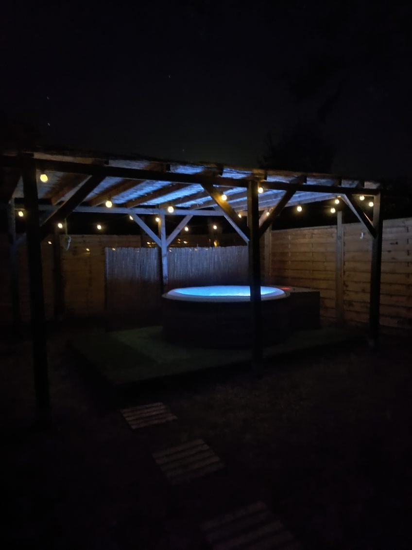 Dépendance privée à la campagne avec jacuzzi - vue jardin