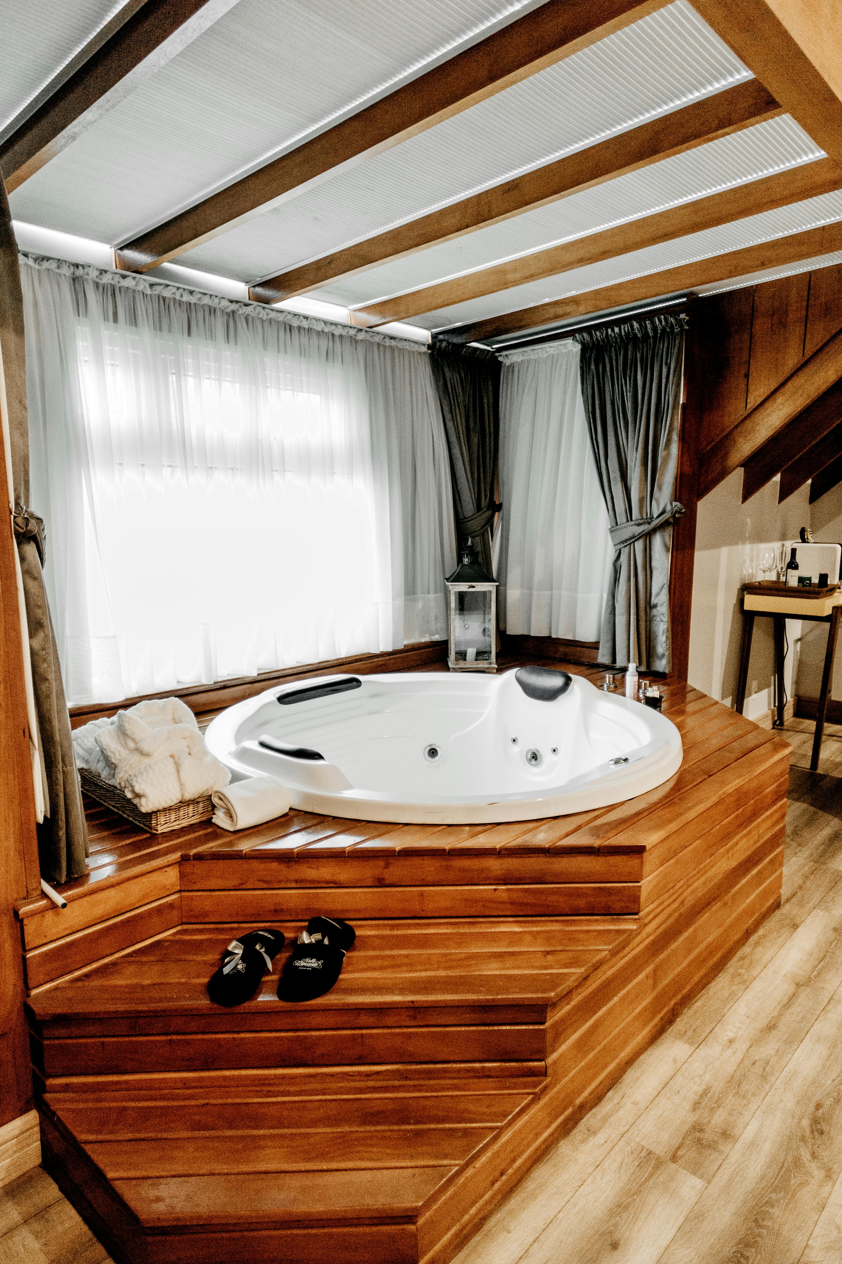 Jacuzzi privatif en bois d'intérieur